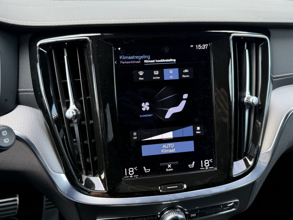 Volvo V60 t6 340pk recharge r-design| panodak| adap.cruise| 360 camera