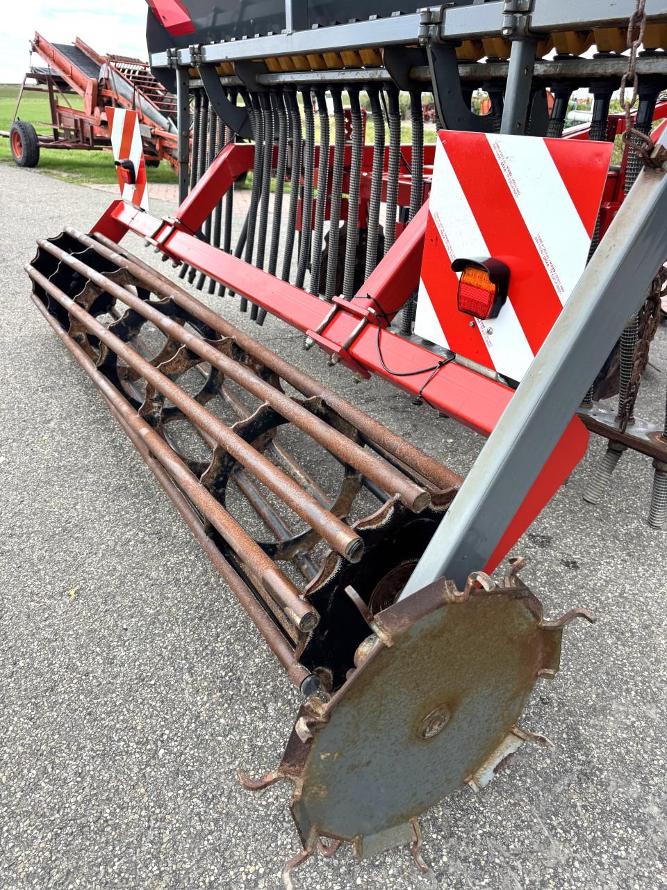 Vleugelschaar cultivator / Unia zaaimachine
