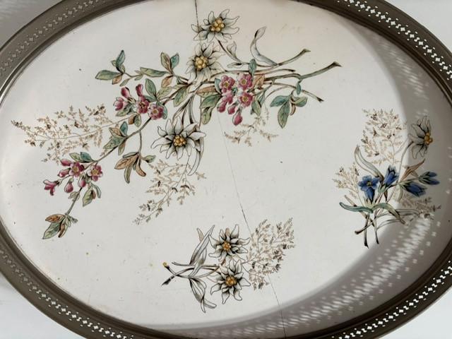 Antiek Ovaal dienblad met bloemmotief.