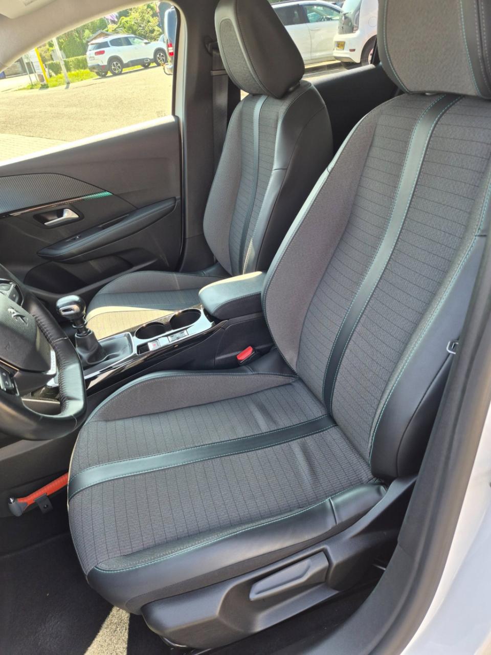Peugeot 208 1.2 puretech blue lease allure 3d teller
