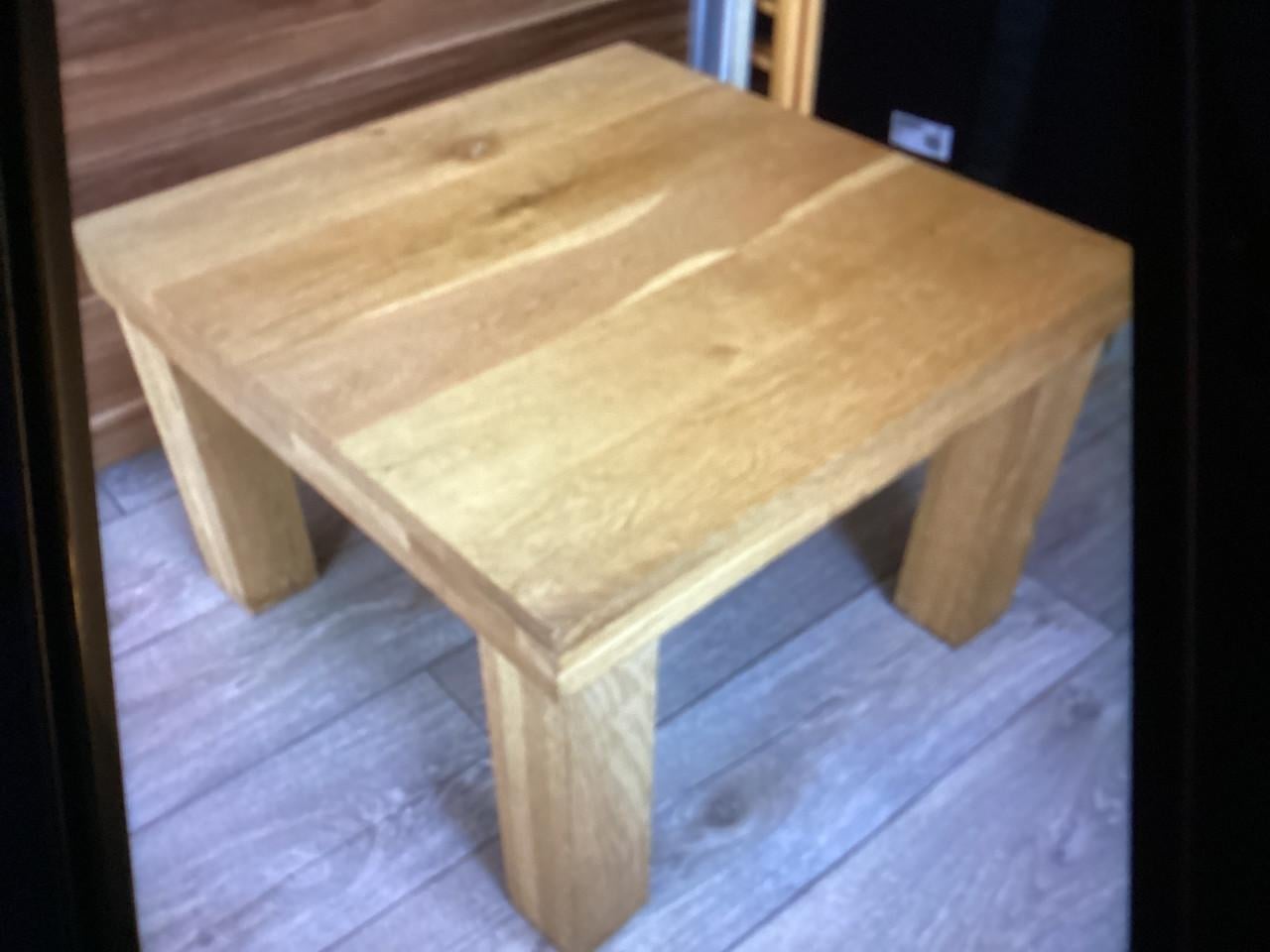 Eiken bijzettafel