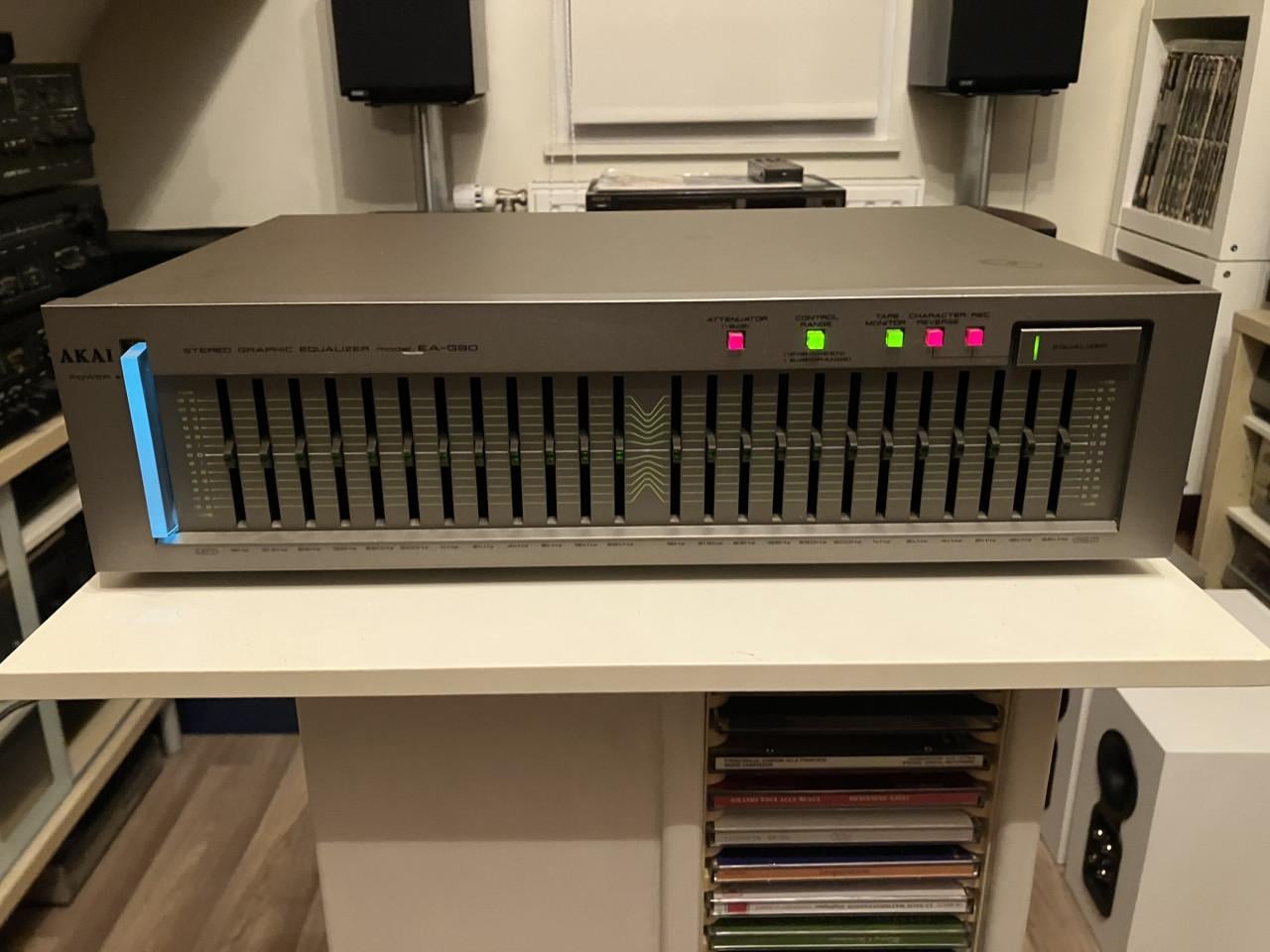 Akai EA-G90 top of the line equalizer bijzondere kleur