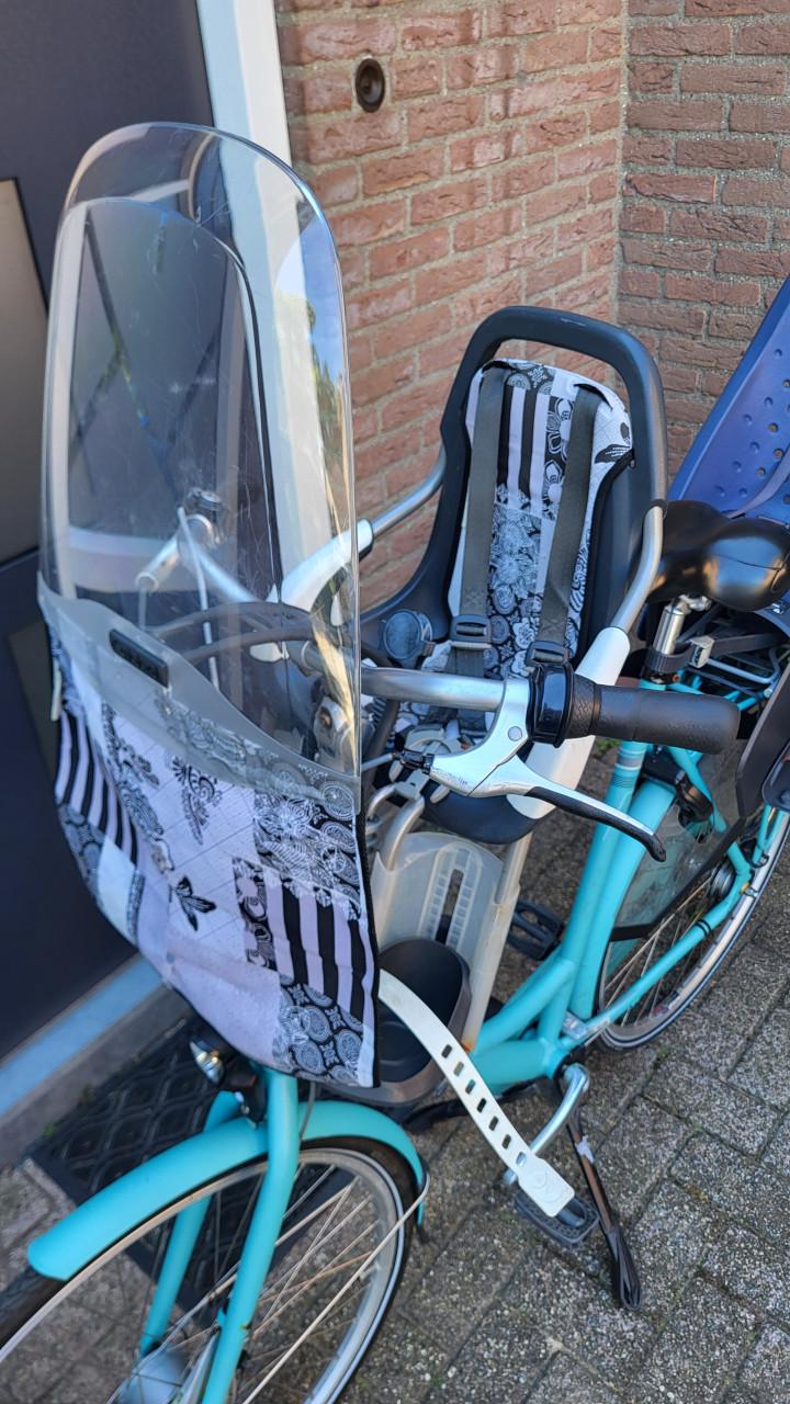 Qibbel voorzitje/ fiets stoeltje incl. windscherm