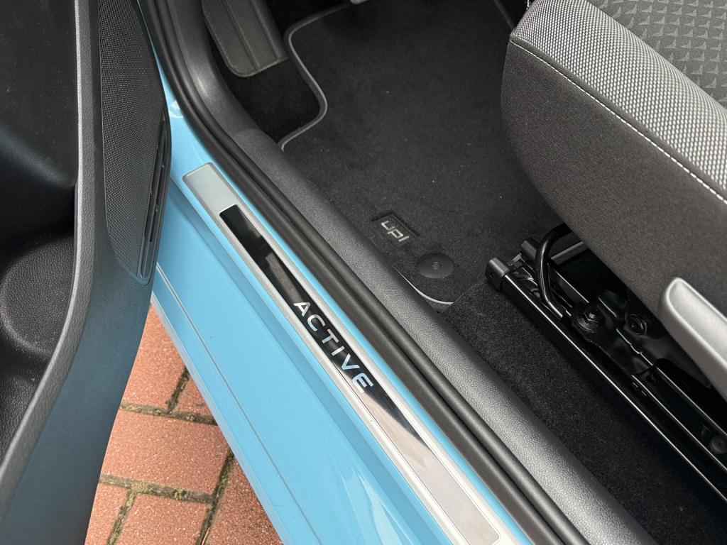 Volkswagen UP! 1.0 active 65pk | cruise | camera