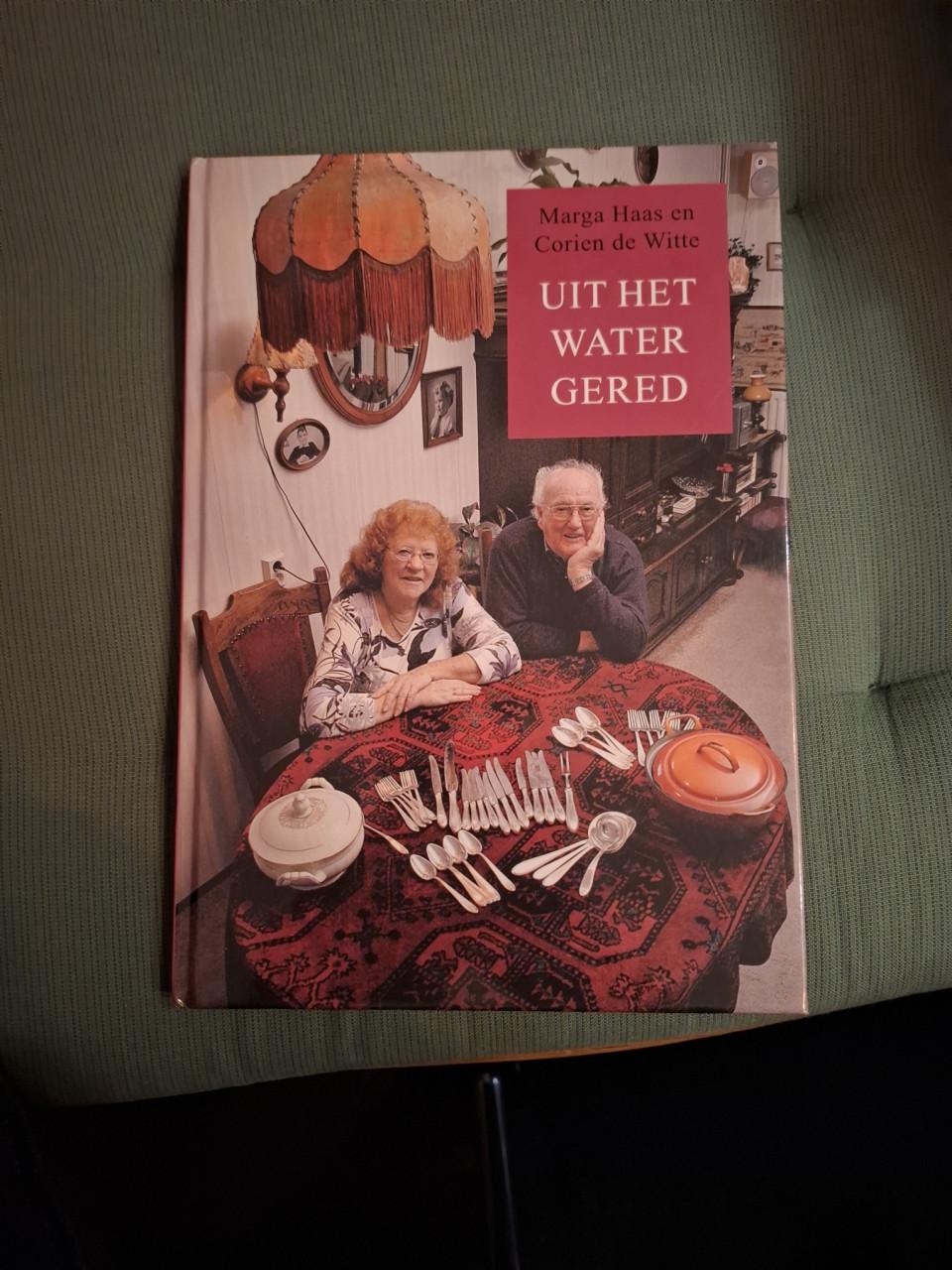 Uit het water gered, door Marga Haas, Corien de Witte