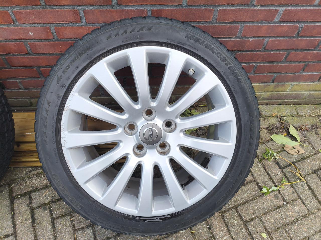 Winterbanden Opel Insignia a Blizzak 235/45/R18  96V