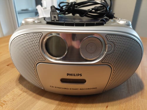 Te koop draagbare Philips radio/cd/cassette speler GERESERVEERD
