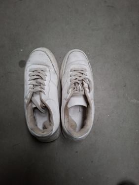 Witte schoenen