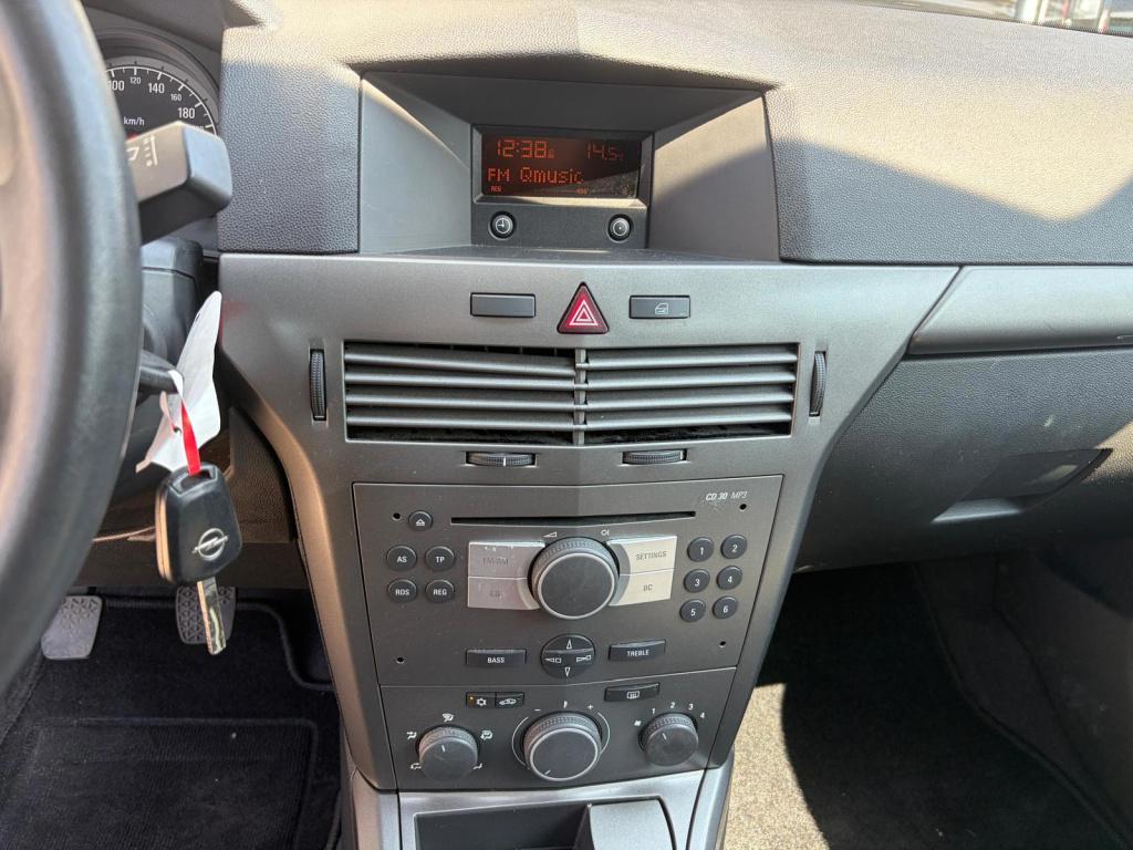 Opel Astra 1.4 essentia/1e eigenaar/airco/lichtmetaal/zwart metallic/