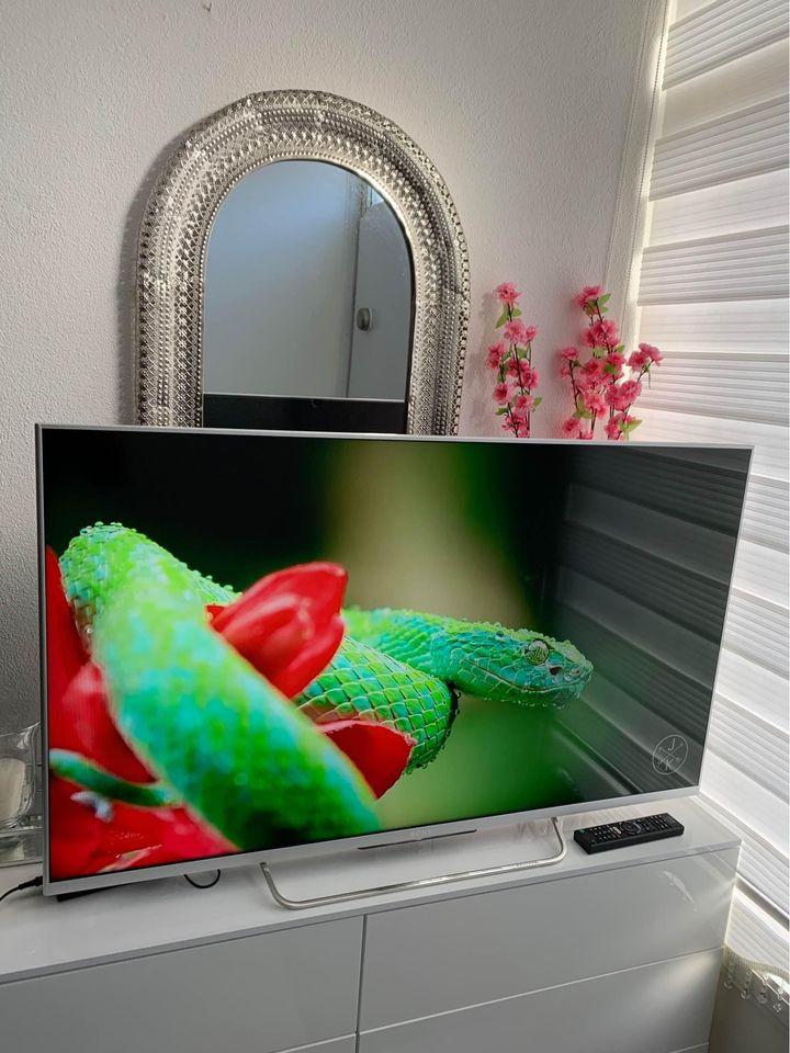 Sony Bravia X-Reality PRO 32 Inch (81cm) Smart Led tv zilver omlijsting