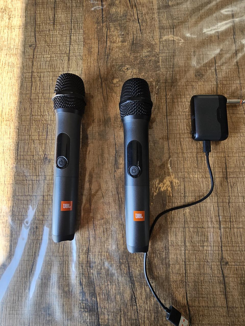 Jbl partybox 1000 en microfoons