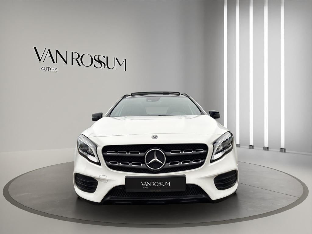 Mercedes-Benz Gla-klasse 180 business solution amg pano camera clima