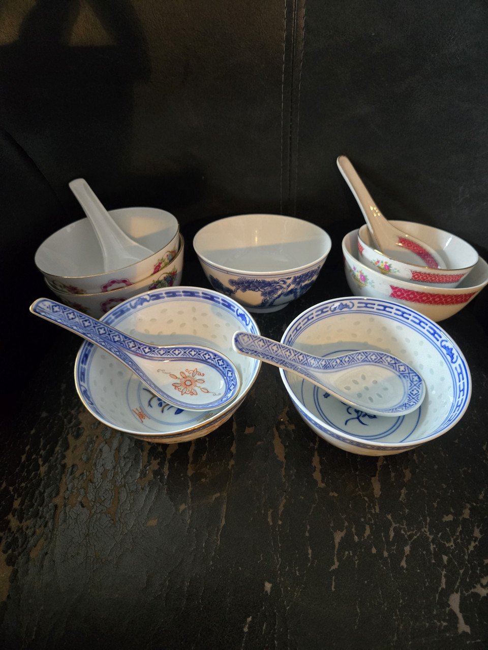 Set van 7 rijstkommen. 6 x 11.5 cm 1 x 9.5 cm doorsnee.