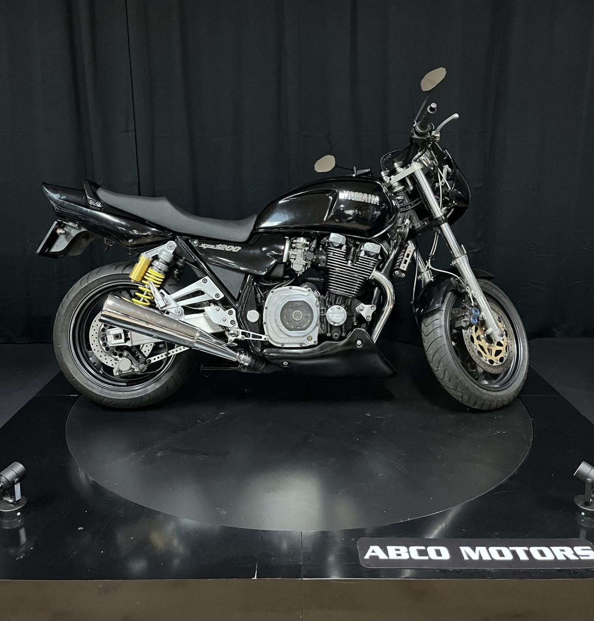 YAMAHA XJR 1200