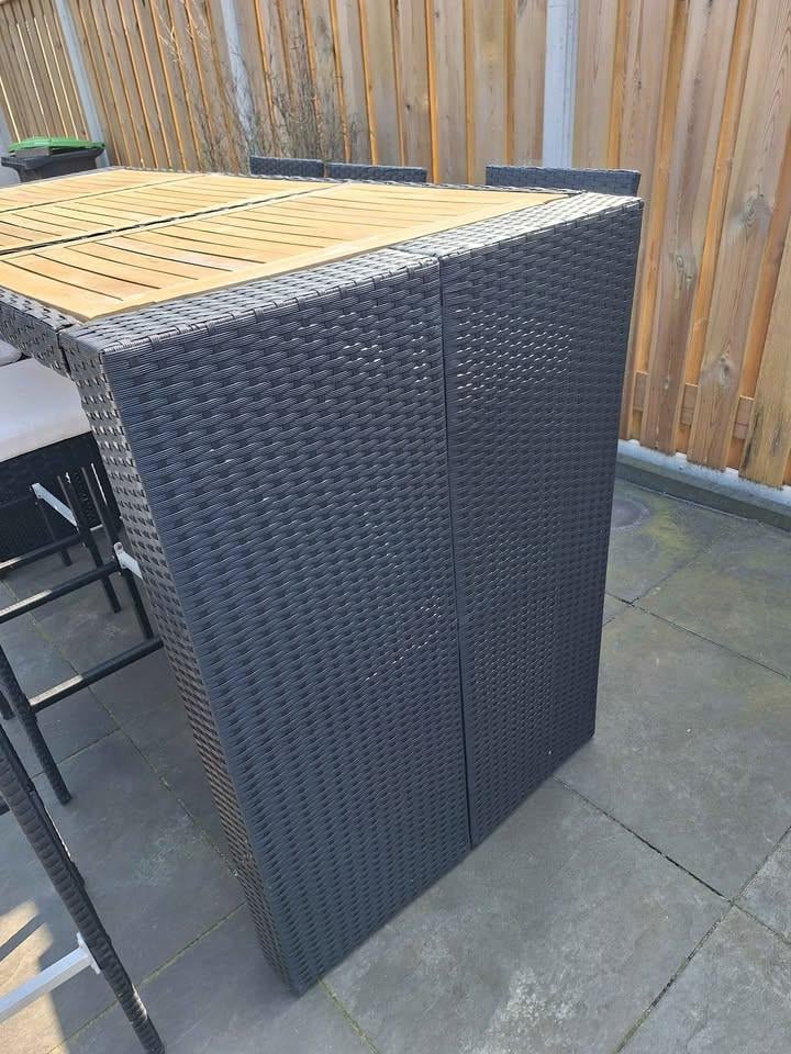 Tuin barset met 6 barkrukken