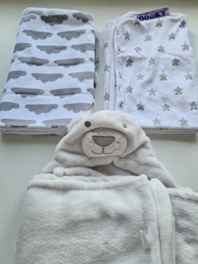 2 X wit / grijs badcape en droogdoek van Prenatal/ Dookey