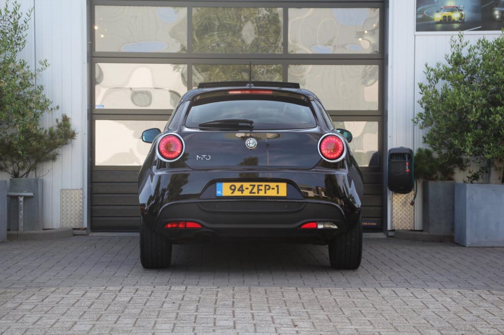 Alfa Romeo MiTo 0.9 twinair sportiva - leder - navi - pano - 18inch - org n