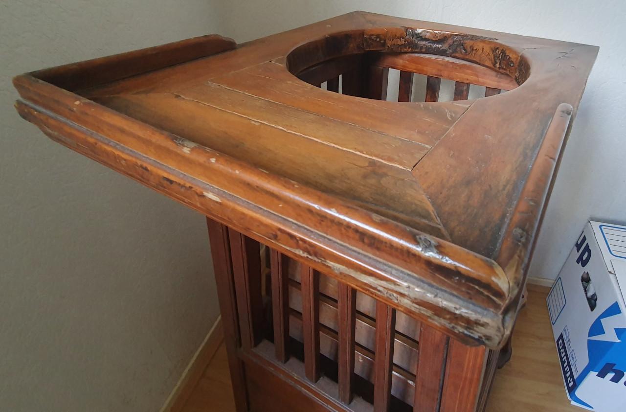 Antieke Chinese kinderstoel