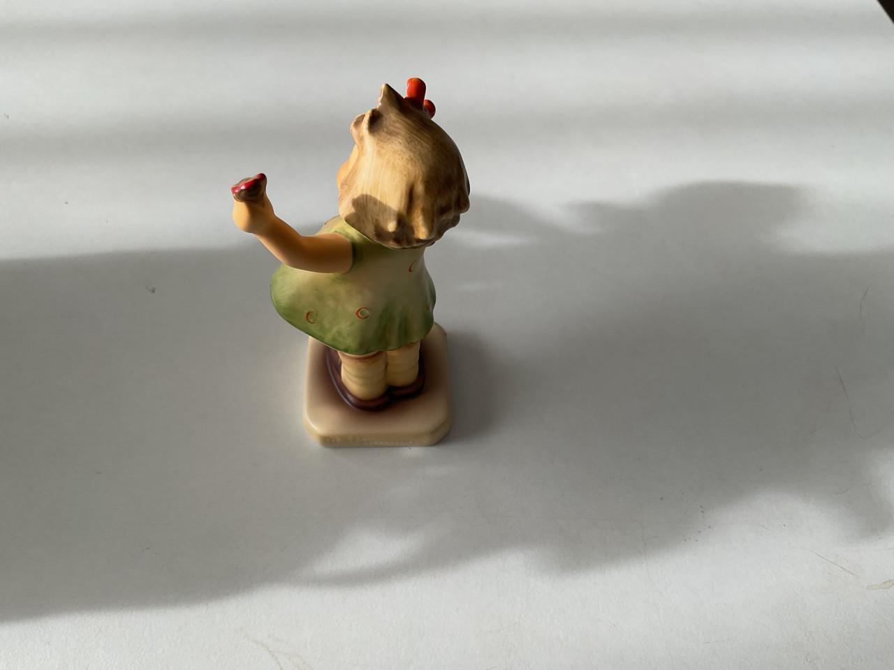 Hummel. Nr. 793.       Bloemenmeisje.      Jaar: 1994.    Helemaal gaaf.