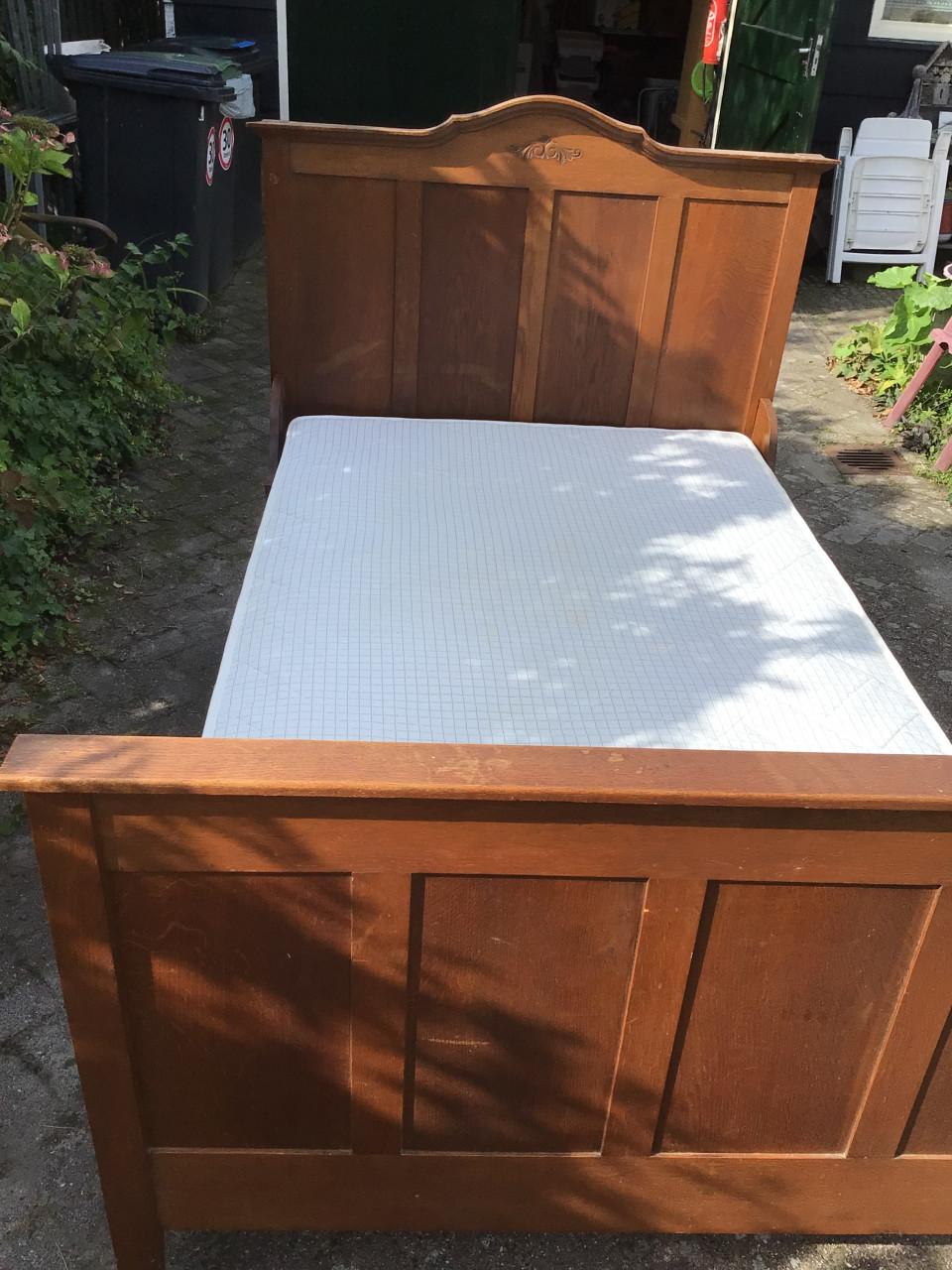 Vintage Bed “ Twijfelaar”