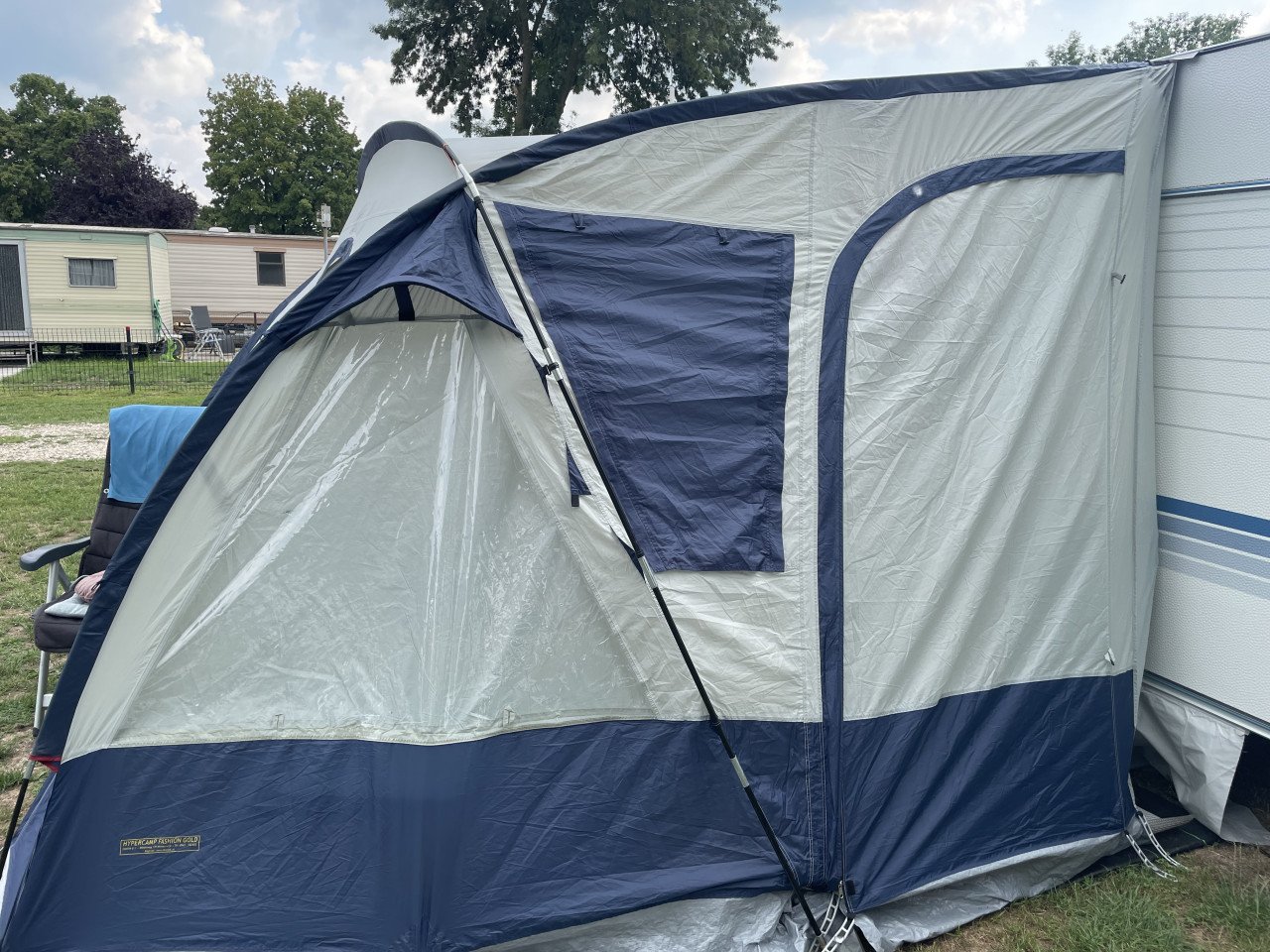 Kleine lichtgewicht voortent voor caravan