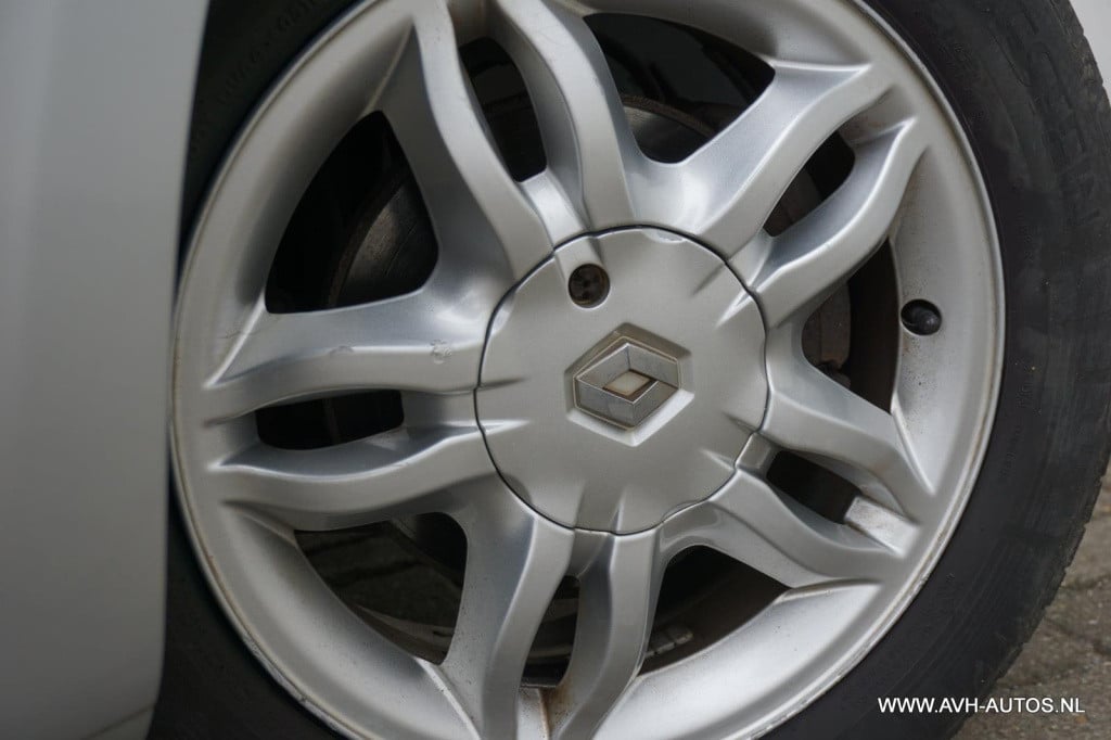 Renault Clio 1.2-16v business line