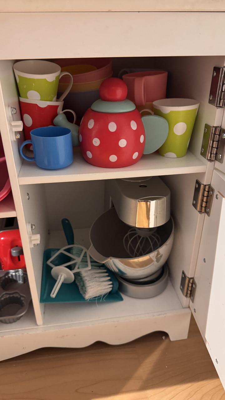 Leuk houten kinderkeukentje met veel accessoires – compleet speelkeukentje