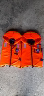 Zwemvest/reddingsvest 2 stuks merk besto maat XL 70 kilo plus