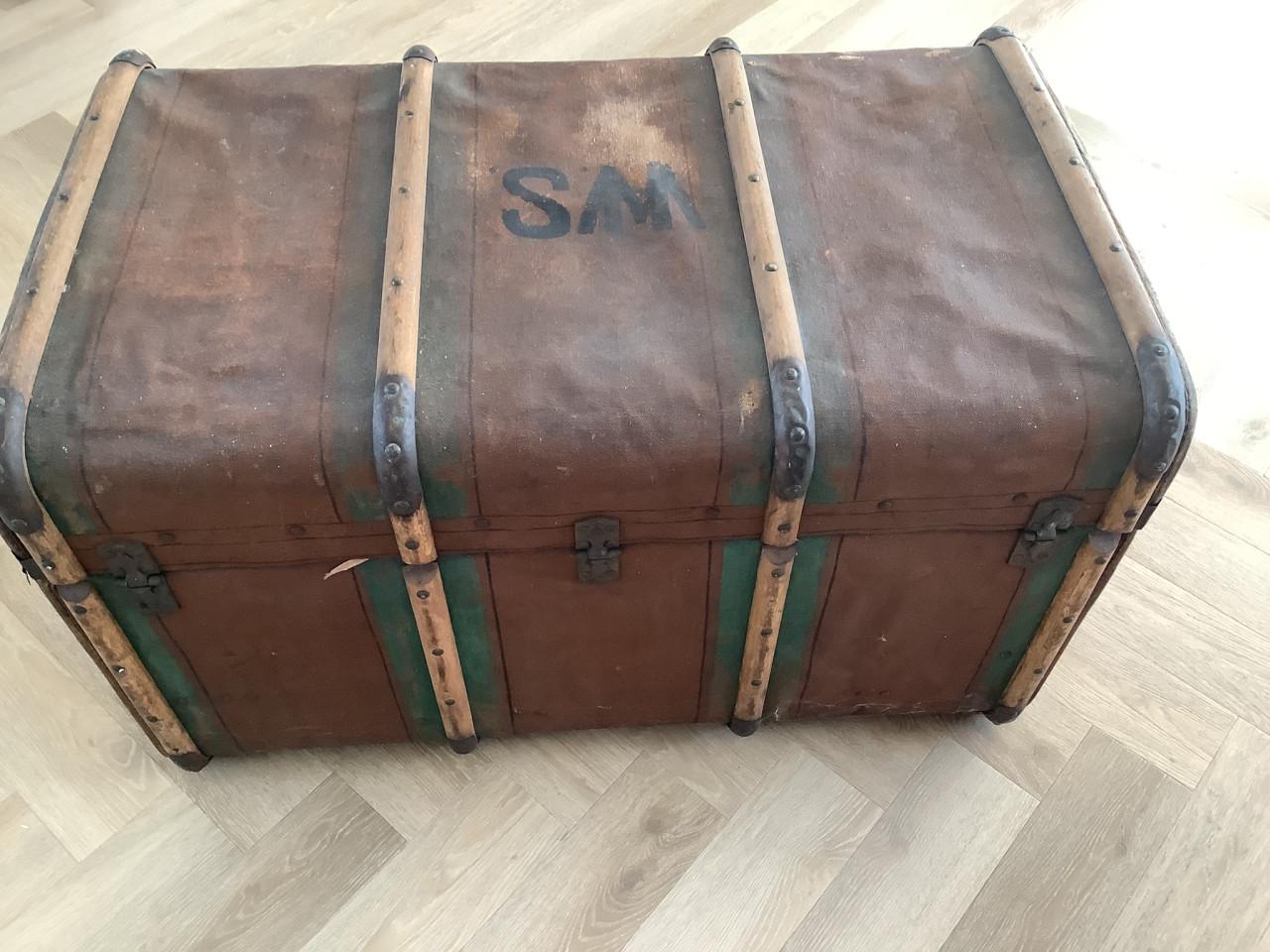 Originele antieke hutkoffer, scheepskoffer.