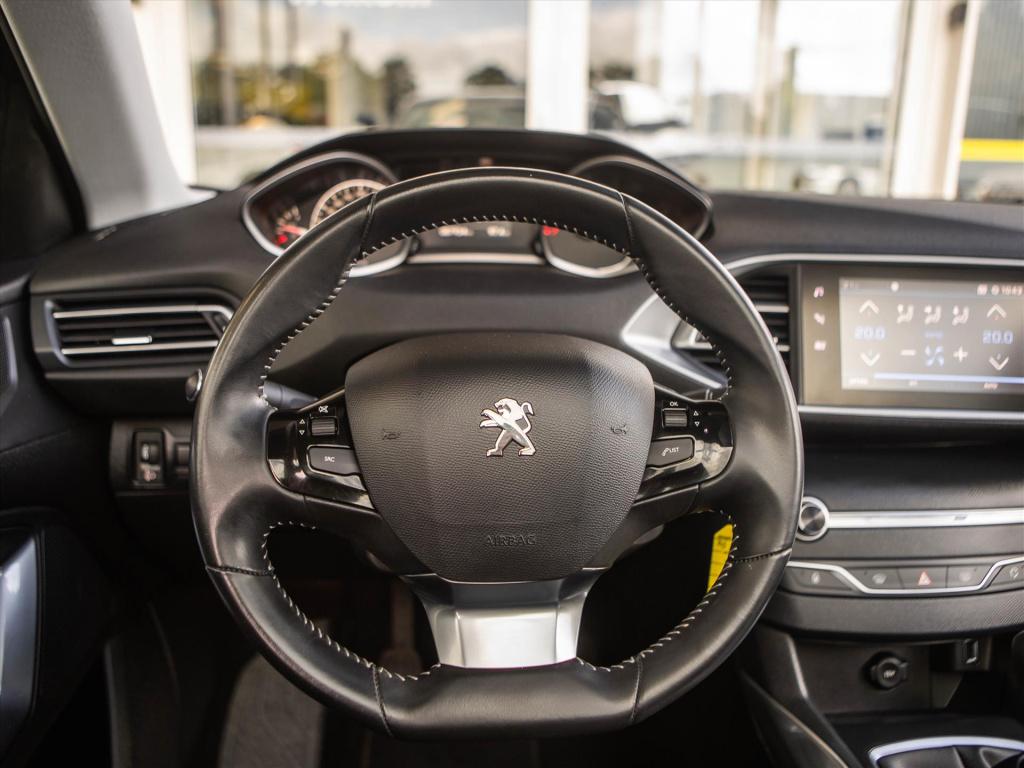 Peugeot 308 1.2 puretech 110pk blue lease premium | panoramadak | camera | 