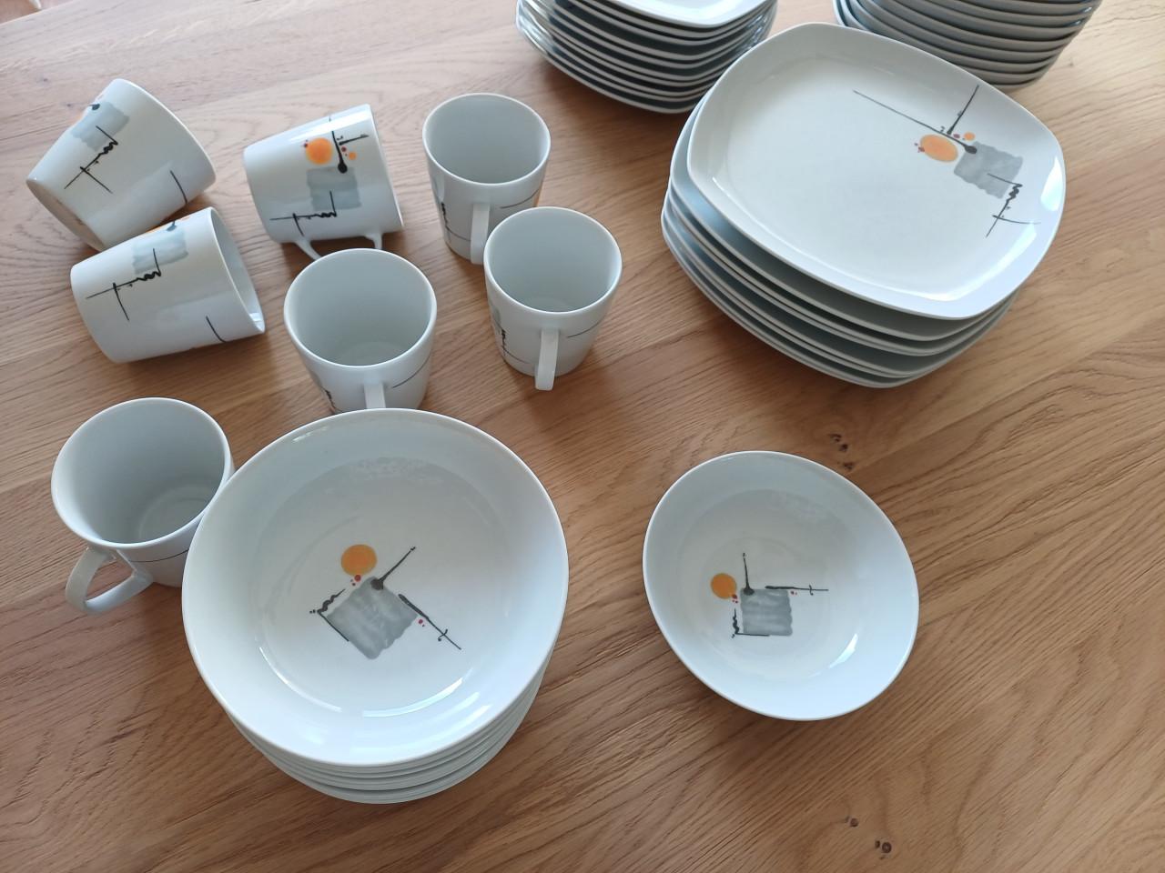 Te Koop: Vrolijk  gekleurde Servies set Sunrise