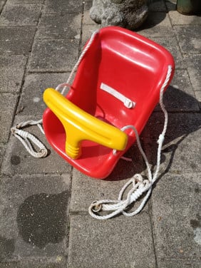 Schommelzitje. Voor € 7,- op te halen in Zierikzee.