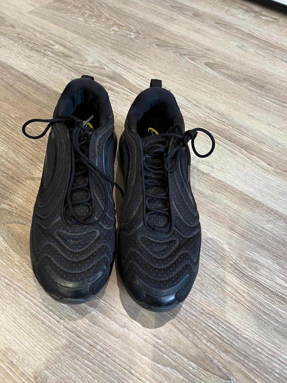 Nike air 720 zwart maat 47