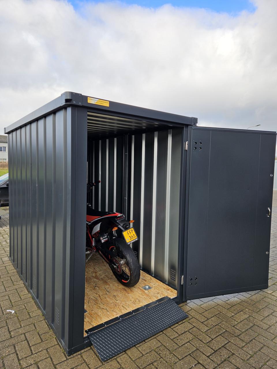 Uniek in Nederland! Uw eigen veilige motorgarage