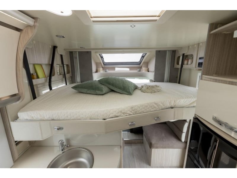 TE KOOP: Prachtige half-integraal camper, als nieuw!