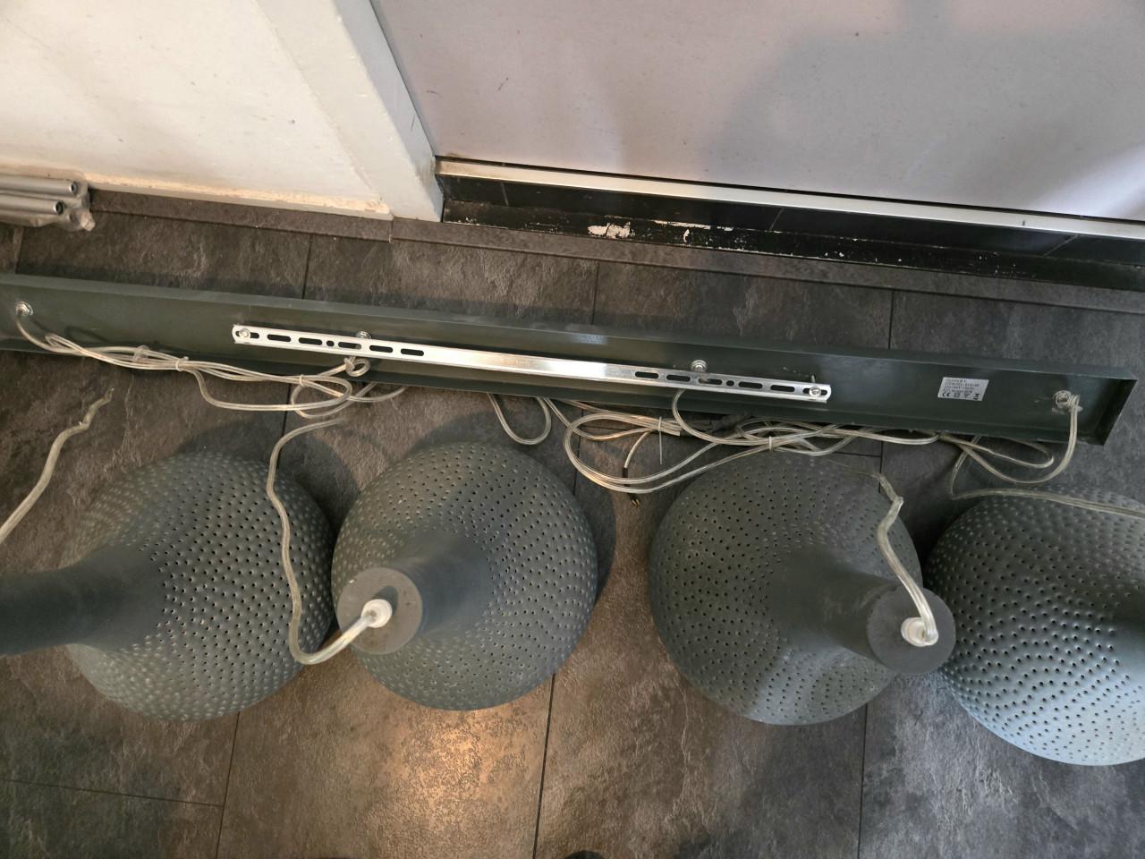 Industriële 4-lichts hanglamp met betongrijze,  en druppelvormige kappen
