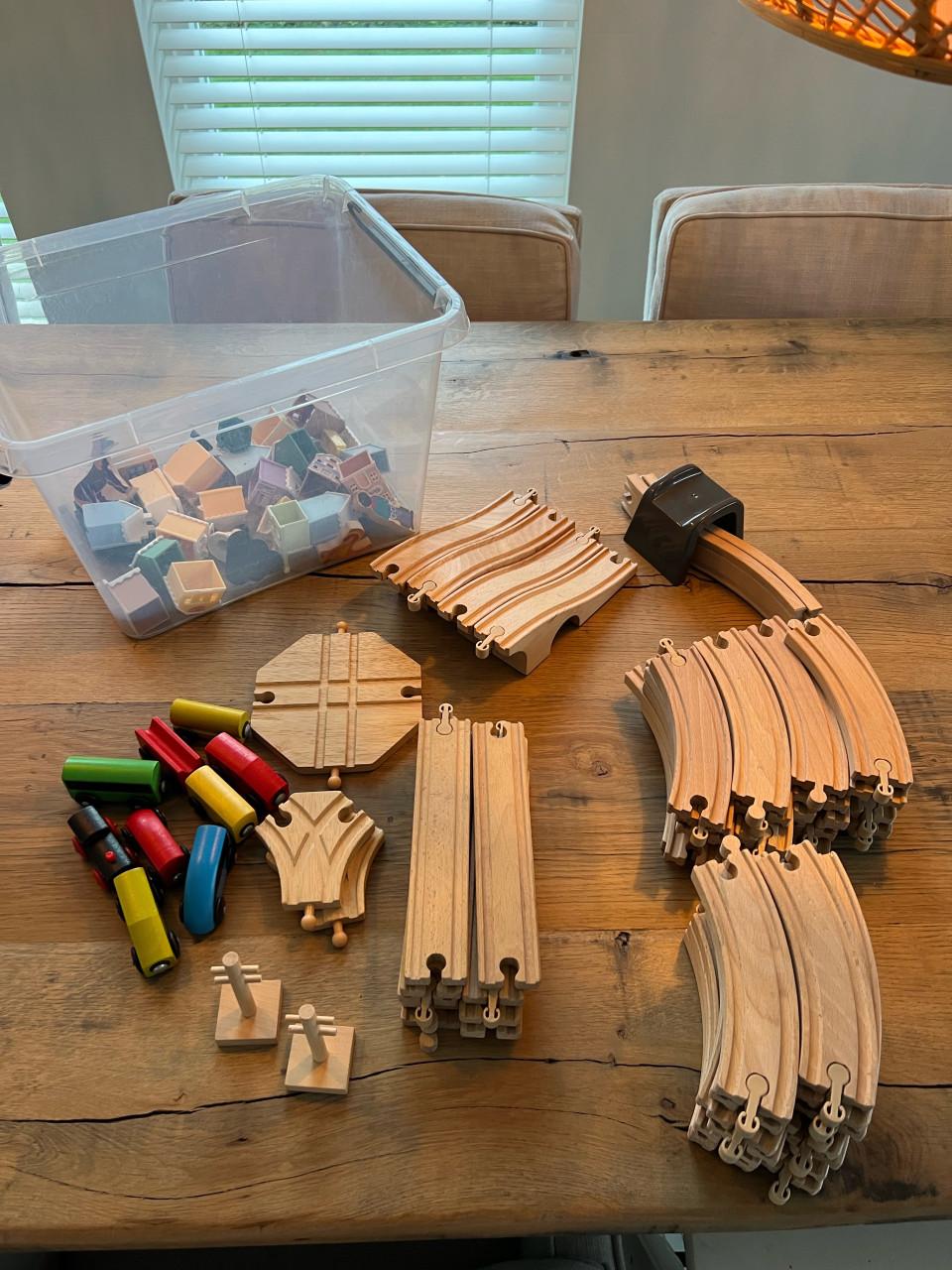 Houten treinbaan met accesoires