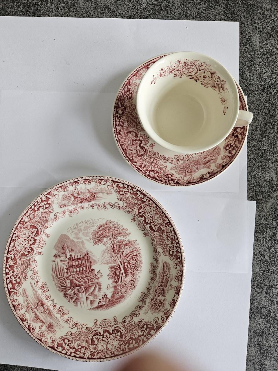 Bord met bak en schotel