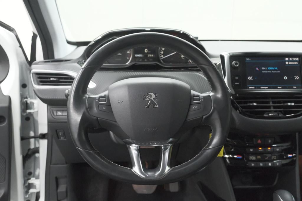 Peugeot 2008 puretech 110 eat6 allure | trekhaak | apple carplay | parkeers