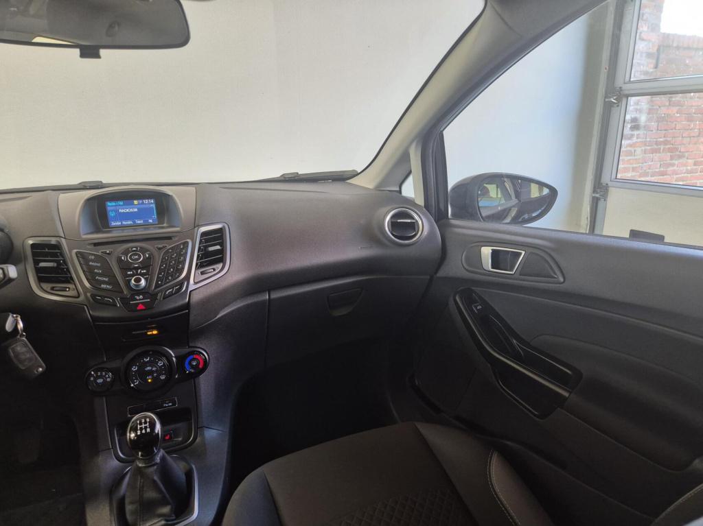 Ford Fiesta 1.25 / nieuwe db riem / parkeersensoren / stoelverwarming
