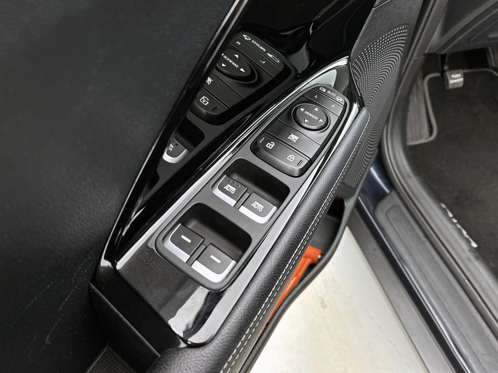 Kia Niro 1.6 gdi hybrid first edition | automaat | parkeer sensoren | half 