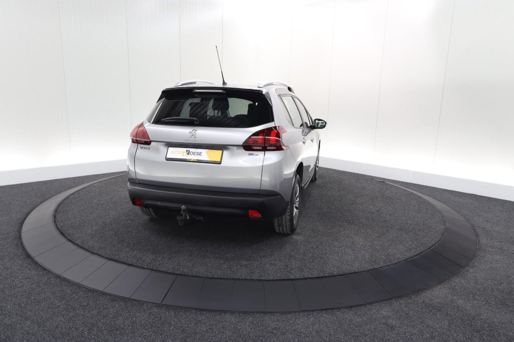 Peugeot 2008 puretech 82 blue lion | trekhaak | panoramadak | navigatie | p