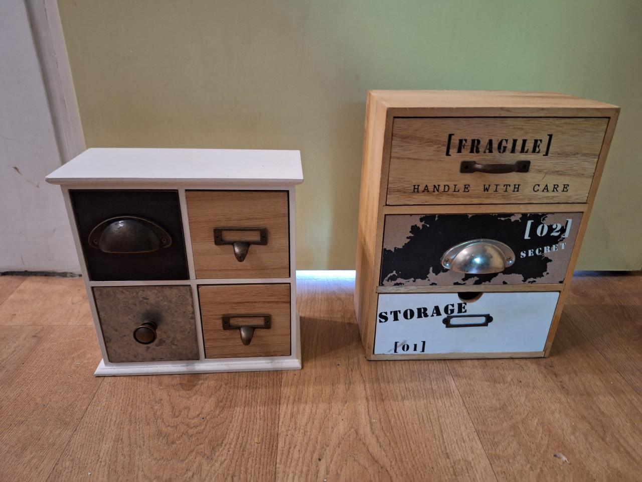 2 mini vakkenkastjes
