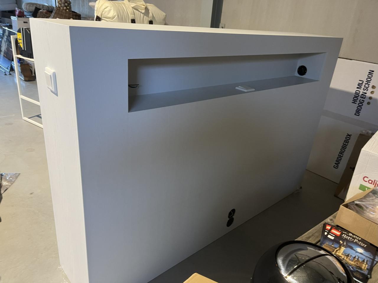 Bedmeubel / achterwand