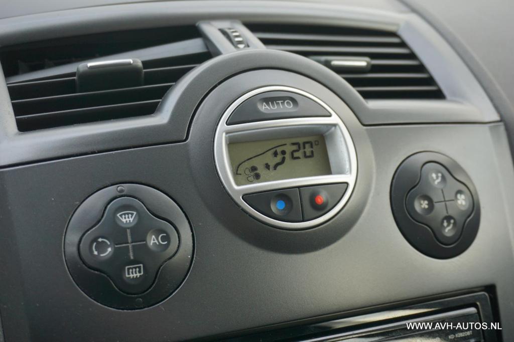 Renault Megane 2.0-16v tech line
