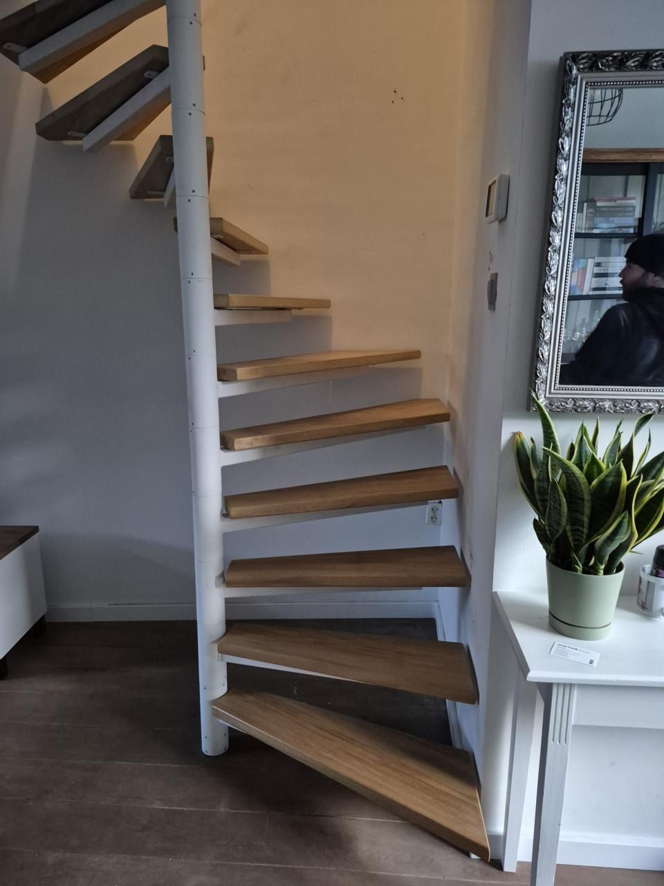 Stalen spiltrappen op maat – Al meer dan 40 Jaar vakmanschap