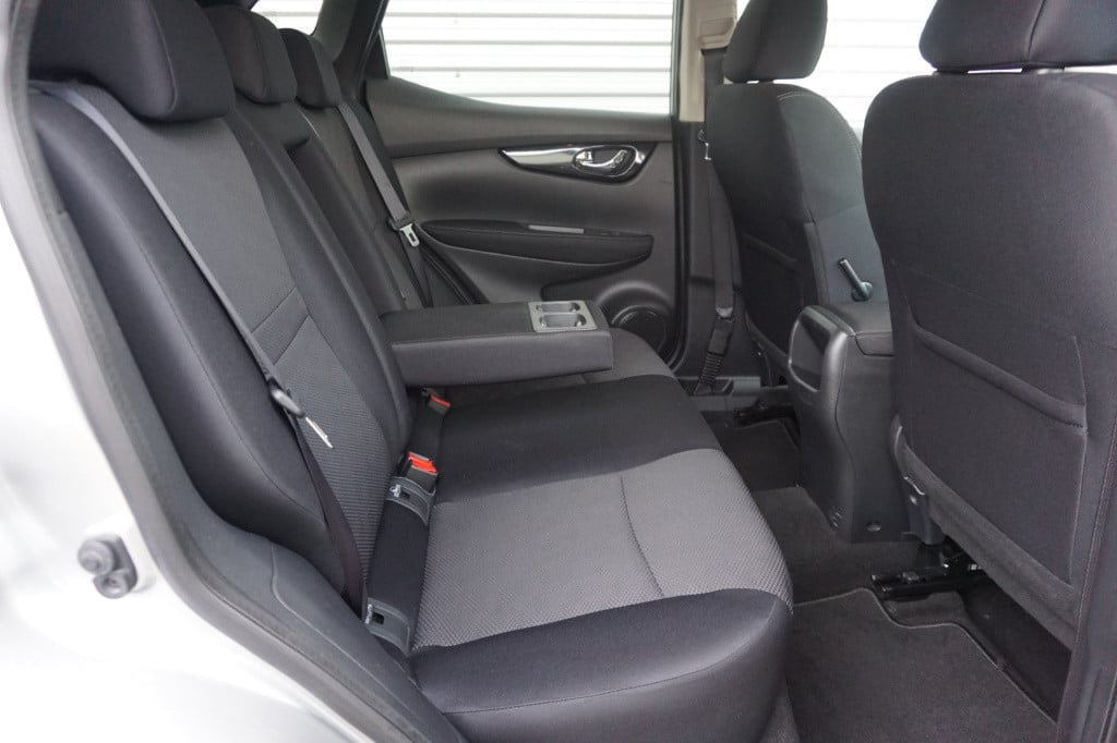 Nissan Qashqai 1.2 n-connecta airco / navi / camera / cruise / pano / trekh
