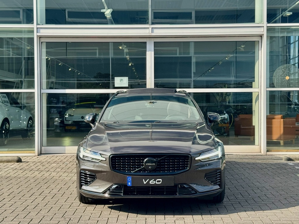Volvo V60 t6 awd ultimate dark | nieuwprijs € 70.734,= |