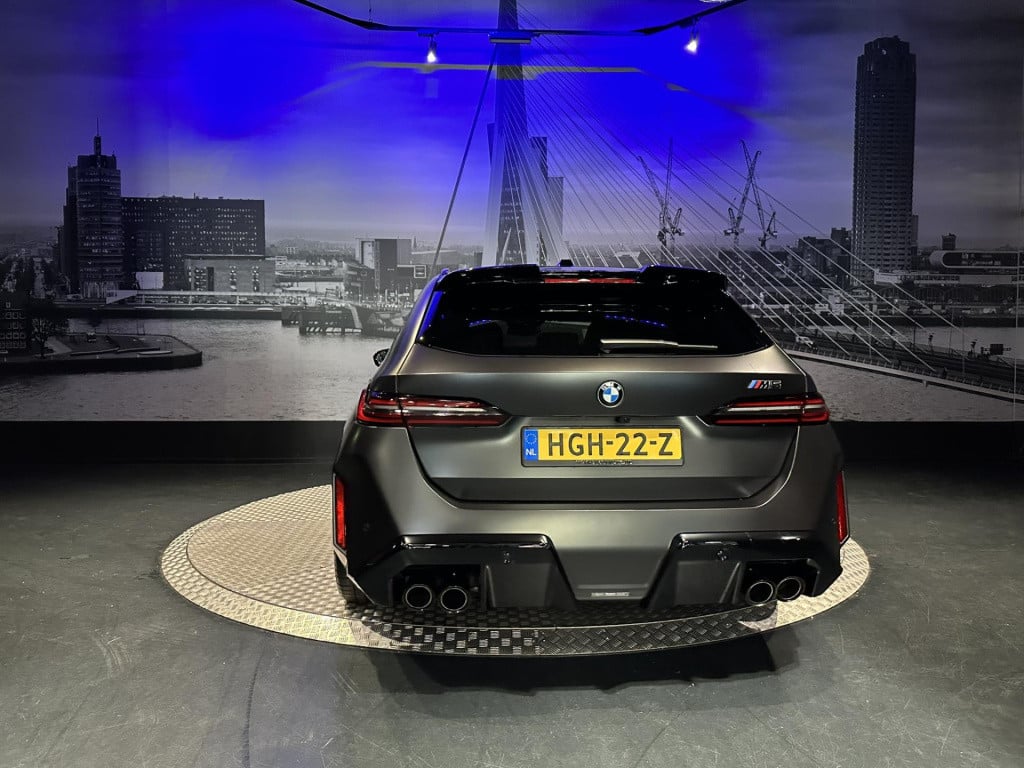 BMW M5 5-serie touring *keramisch*pano*bowers&wilkins*nl*