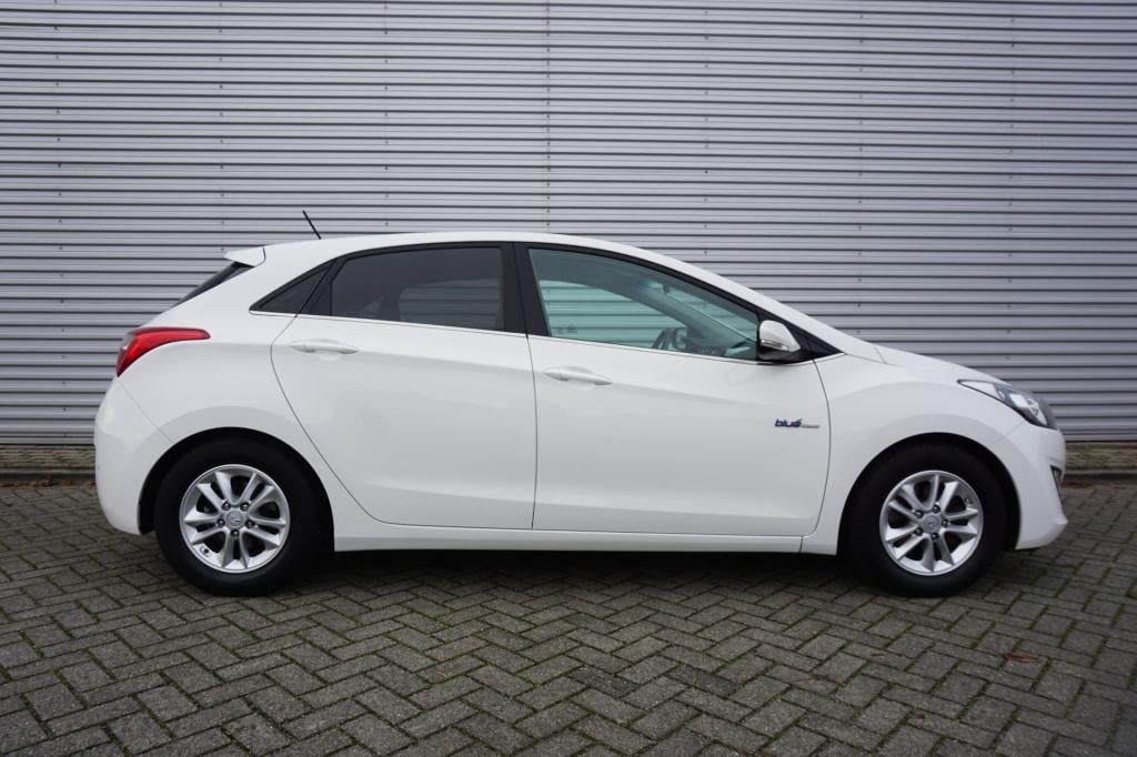 Hyundai I 30 1.6 gdi i-motion plus climate / navi / cruise / camera / parke
